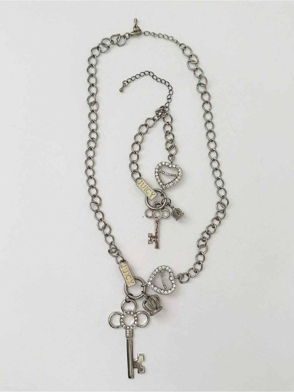 VINTAGE JUICY COUTURE SILVER-TONE KEY, CRISTAL HEART CHARM NECKLACE BRACELET SET - Picture 1 of 7